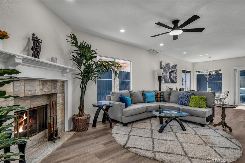 2014 Curtis, #b Property Photo 6