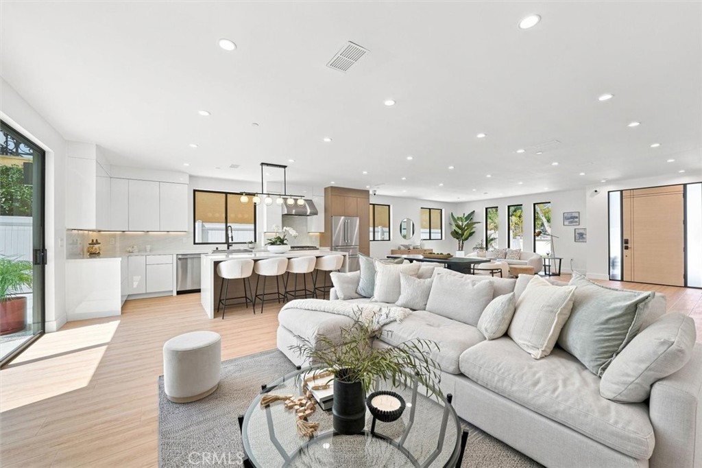 2660 Torrance Boulevard Property Photo 11