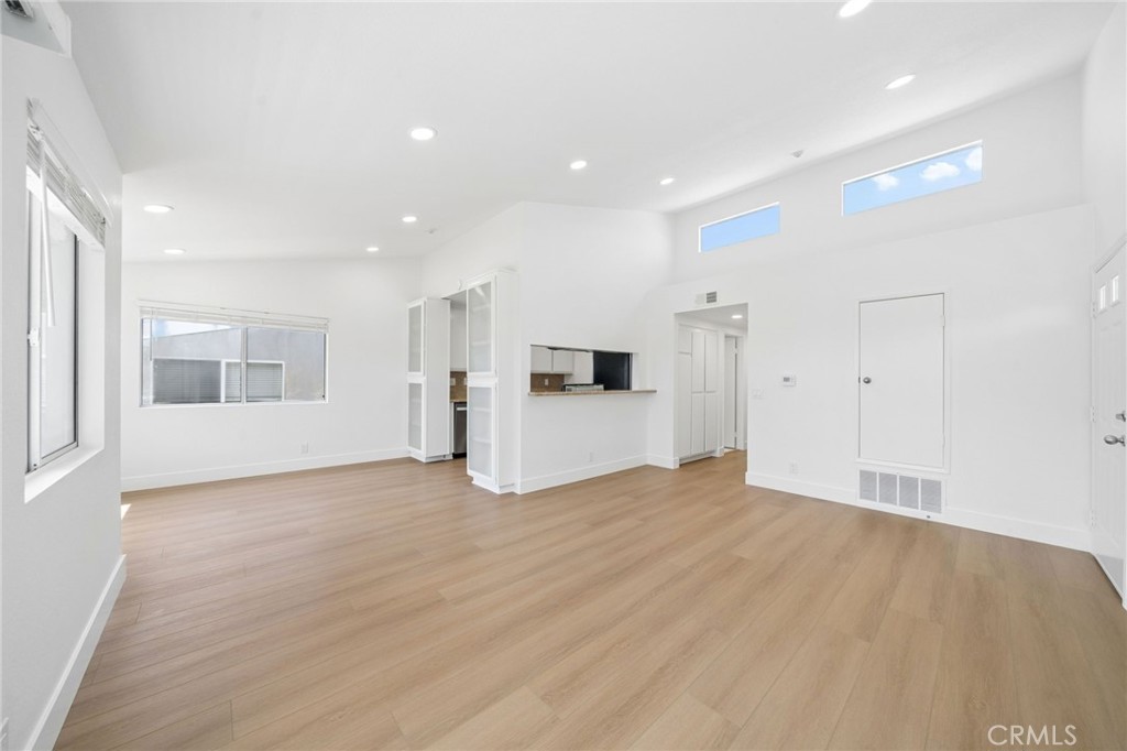 724 5th Street Property Photo 3