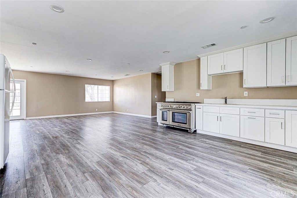 2018 E La Palma Avenue Property Photo 9
