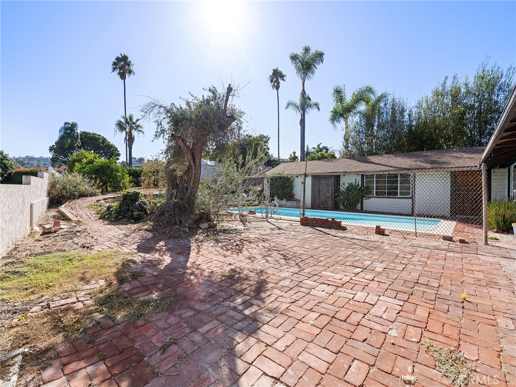 4624 Rollando Drive Property Photo 12