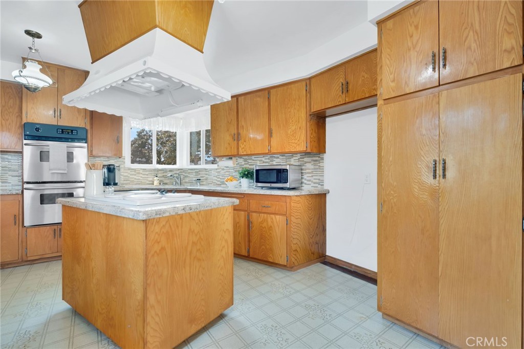 2221 W 178th Street Property Photo 10