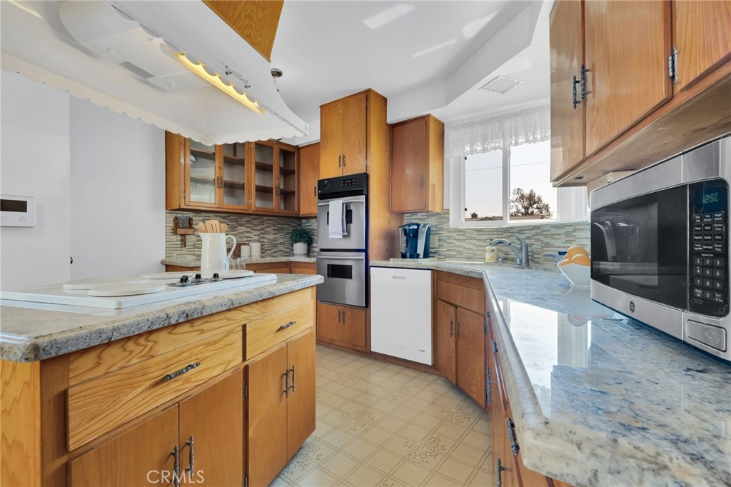2221 W 178th Street Property Photo 12