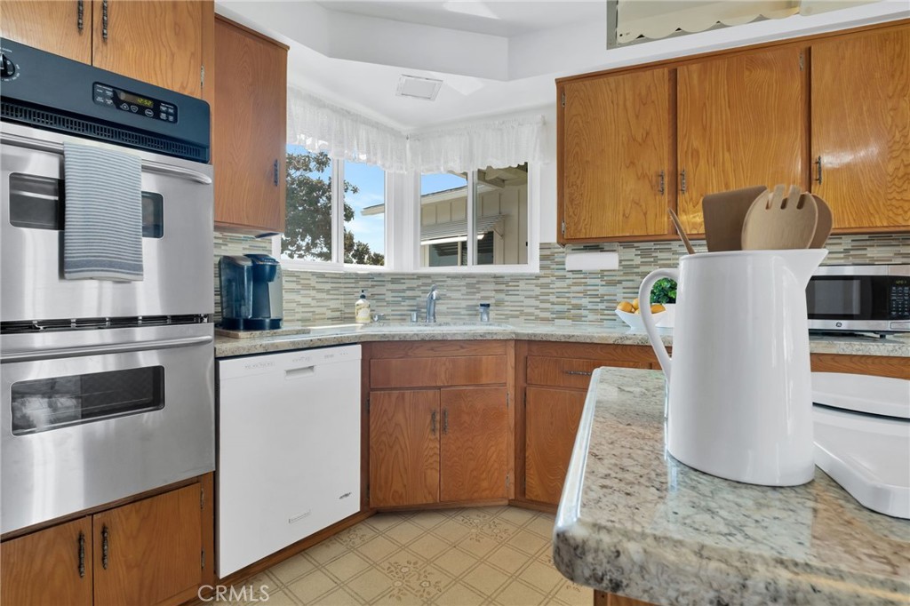 2221 W 178th Street Property Photo 14