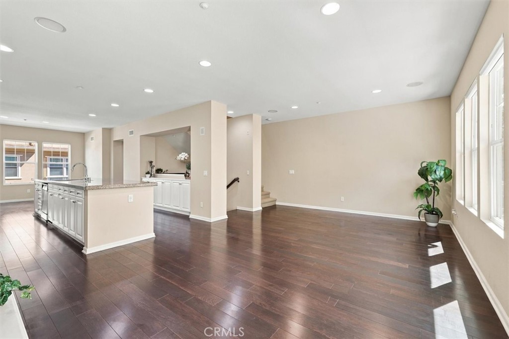 1800 Oak 515 Property Photo 3