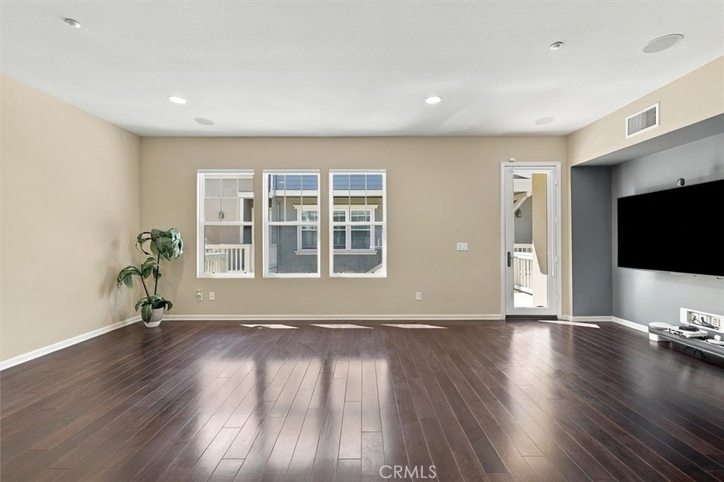 1800 Oak 515 Property Photo 4