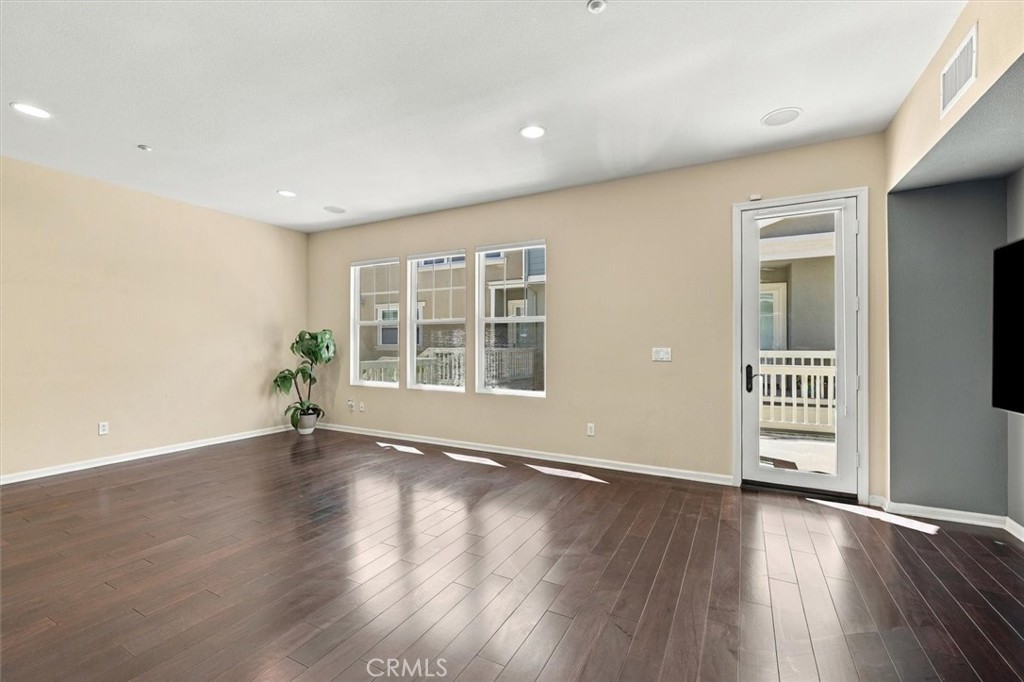 1800 Oak 515 Property Photo 8