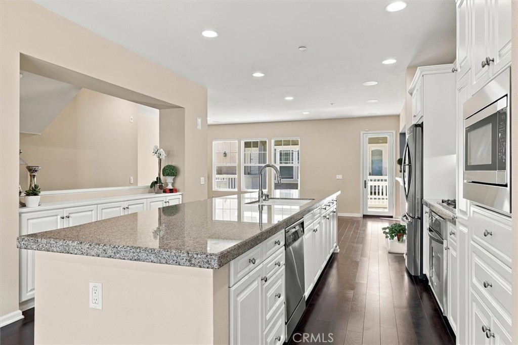 1800 Oak 515 Property Photo 11