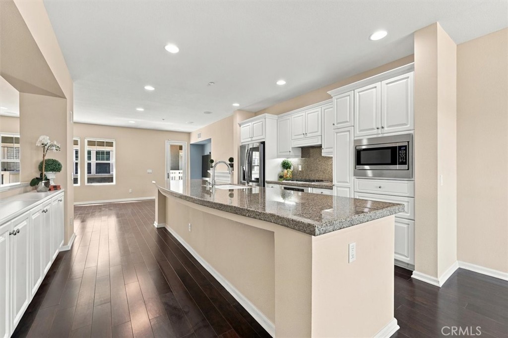 1800 Oak 515 Property Photo 14
