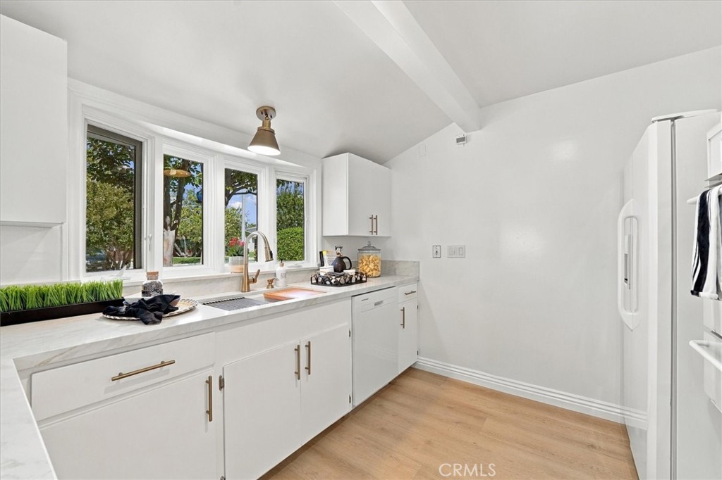 5228 Bluemound Road Property Photo 12