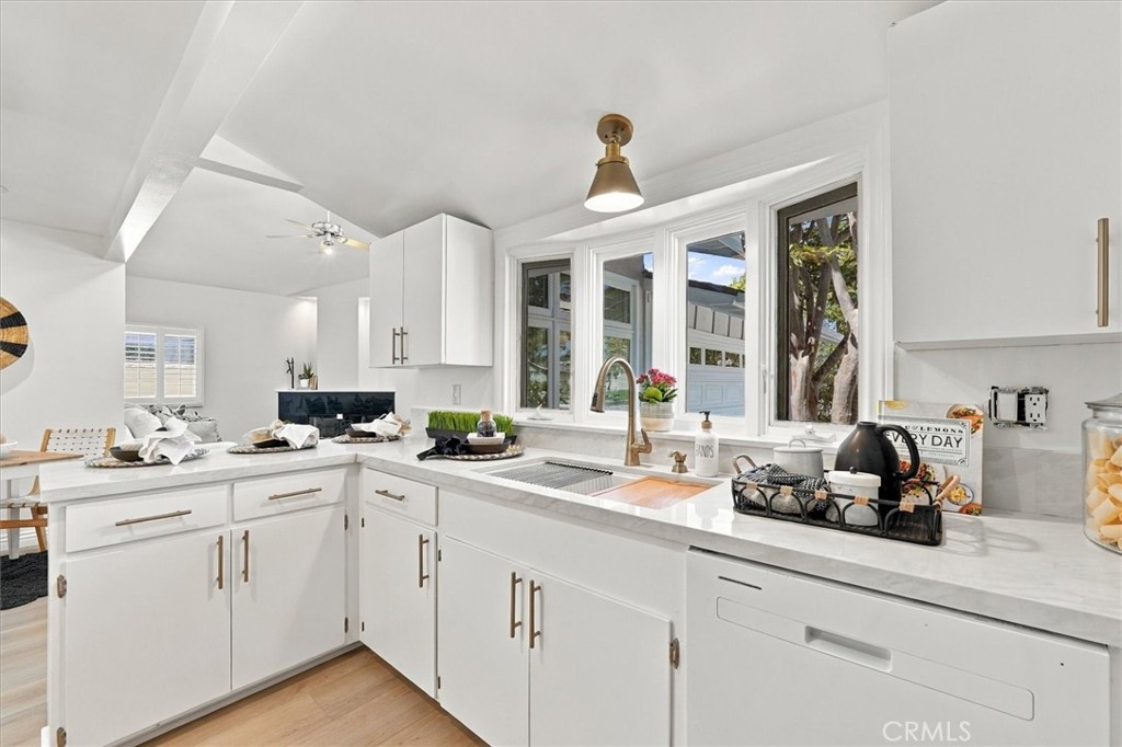 5228 Bluemound Road Property Photo 14
