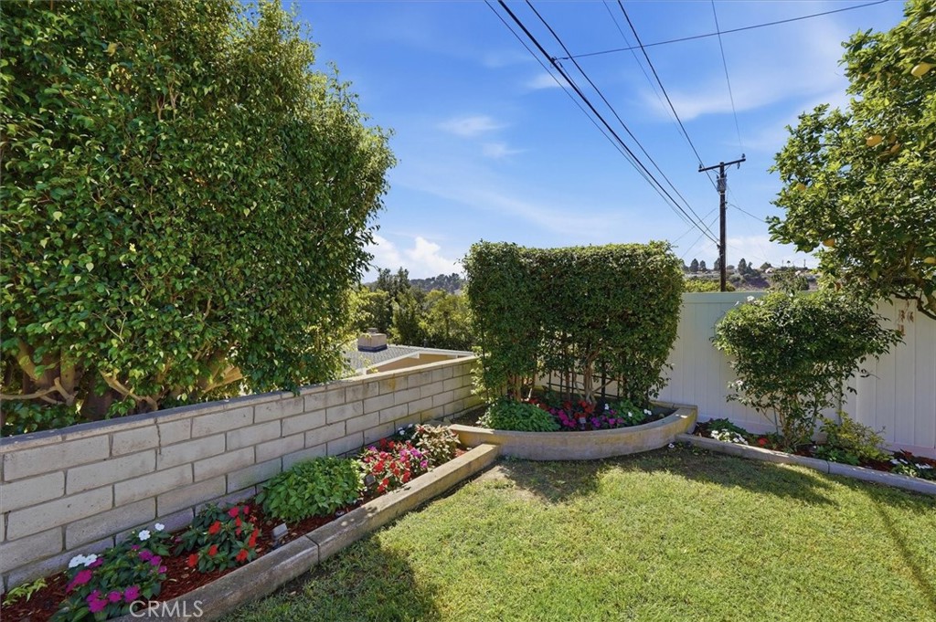 5228 Bluemound Road Property Photo 23