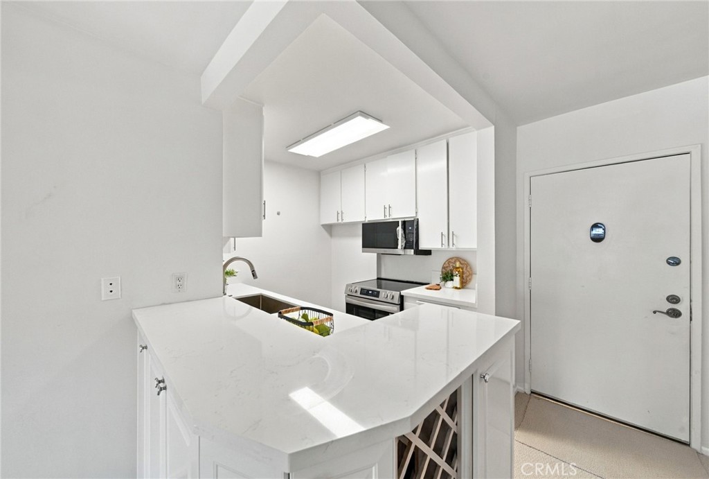8650 Gulana Avenue #l3165 Property Photo 11