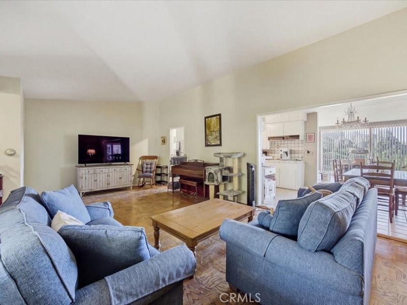 27727 Hawthorne Boulevard Property Photo 5