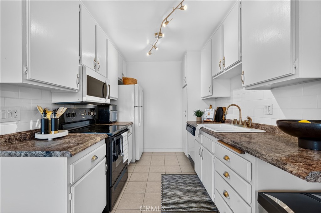 1061 Park Avenue 306 Property Photo 6