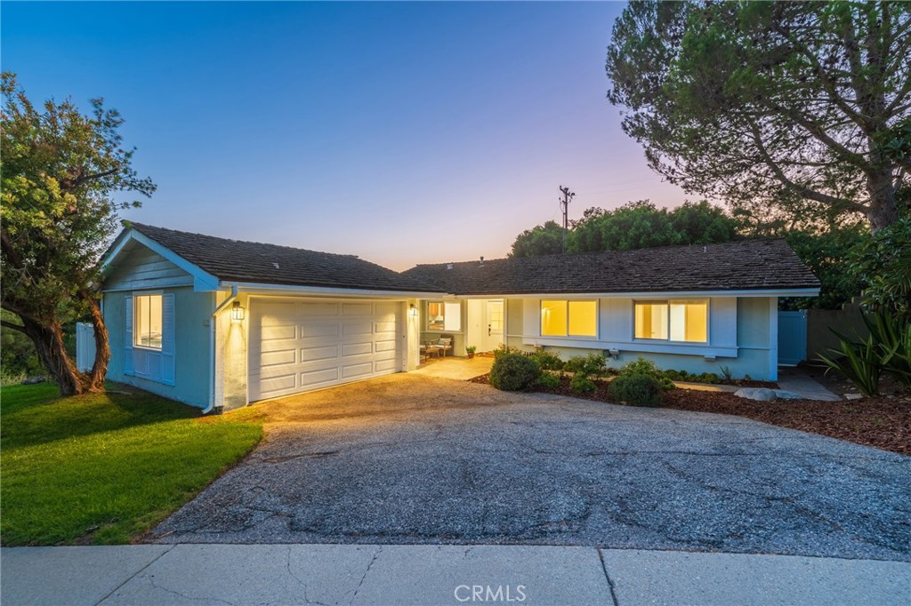 27945 Alvarez Drive Property Photo 2