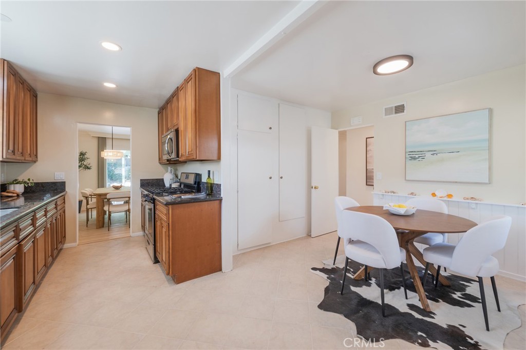 27945 Alvarez Drive Property Photo 8
