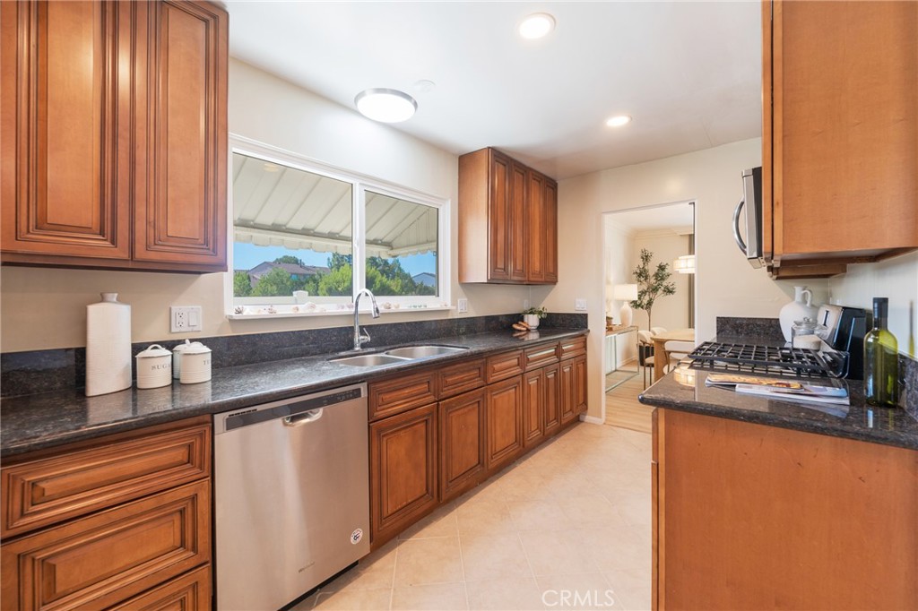 27945 Alvarez Drive Property Photo 9