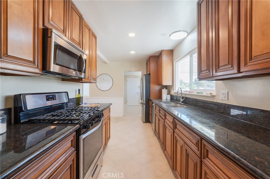 27945 Alvarez Drive Property Photo 10