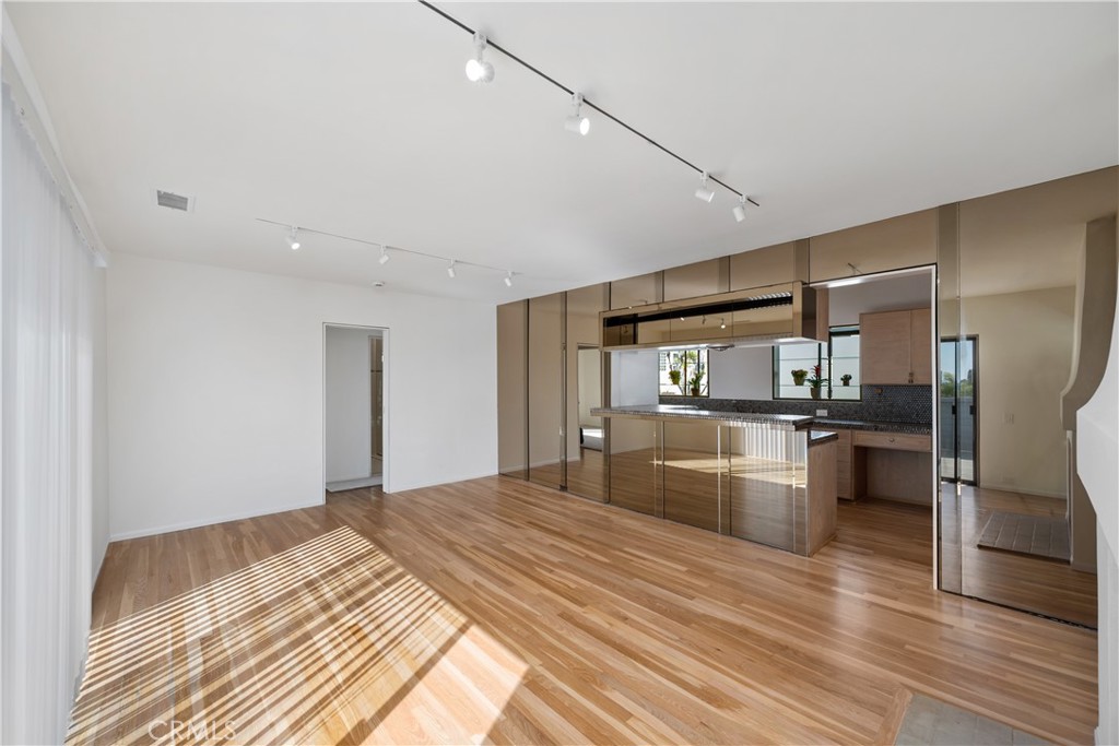 2513 Ozone Court Property Photo 4