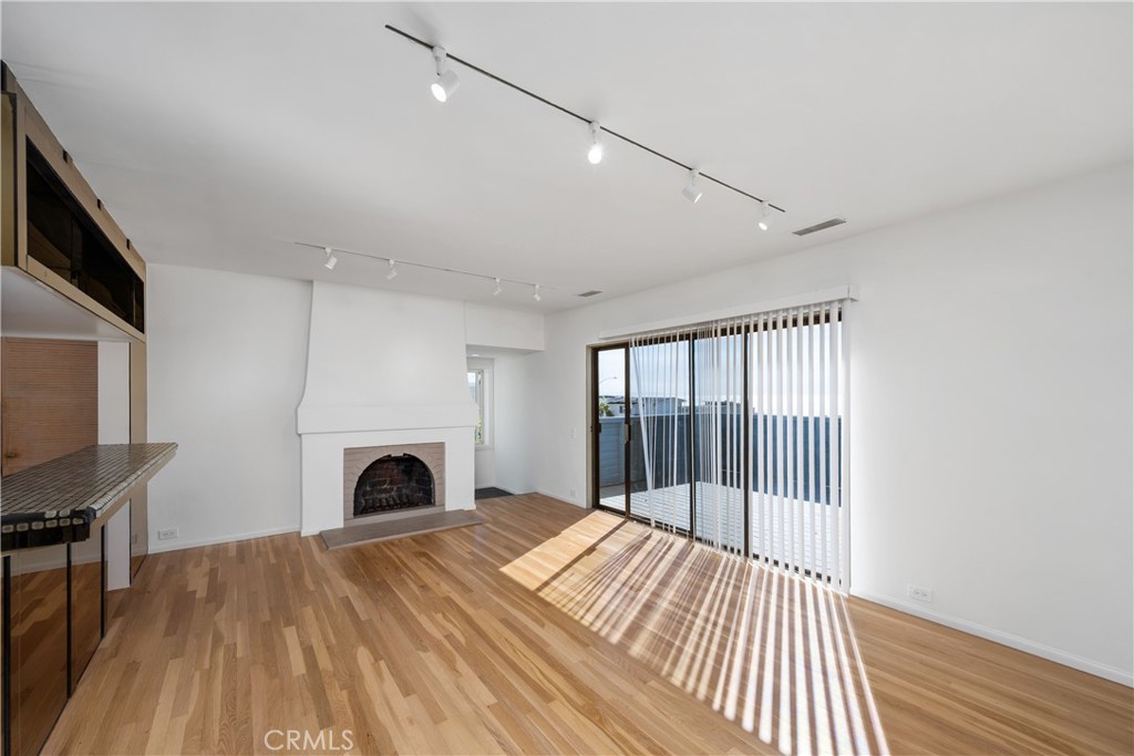 2513 Ozone Court Property Photo 6