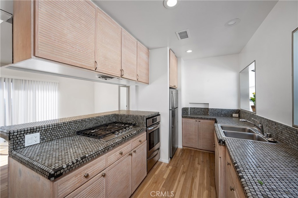 2513 Ozone Court Property Photo 9