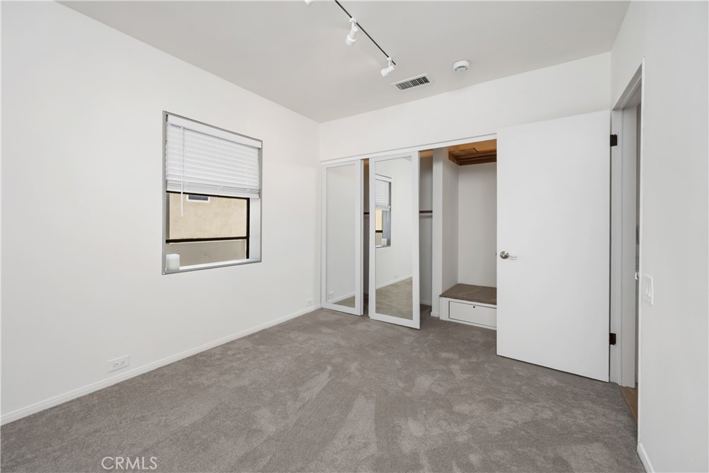 2513 Ozone Court Property Photo 15