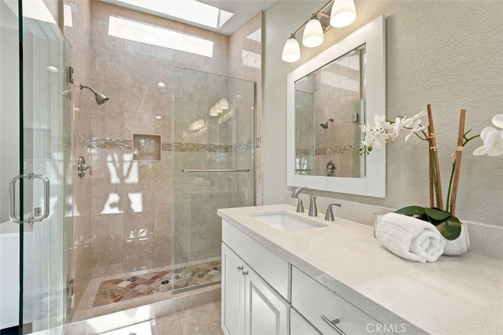 915 Diamond Street 1 Property Photo 26