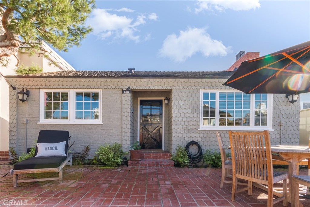 1905 E Balboa Boulevard Property Photo 1