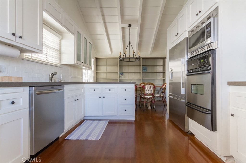 1905 E Balboa Boulevard Property Photo 9