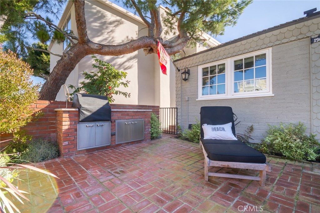 1905 E Balboa Boulevard Property Photo 17