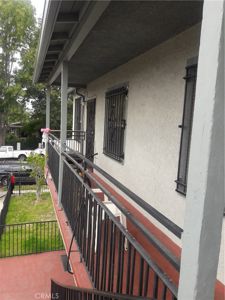 352 E 52nd Street E Property Photo 8