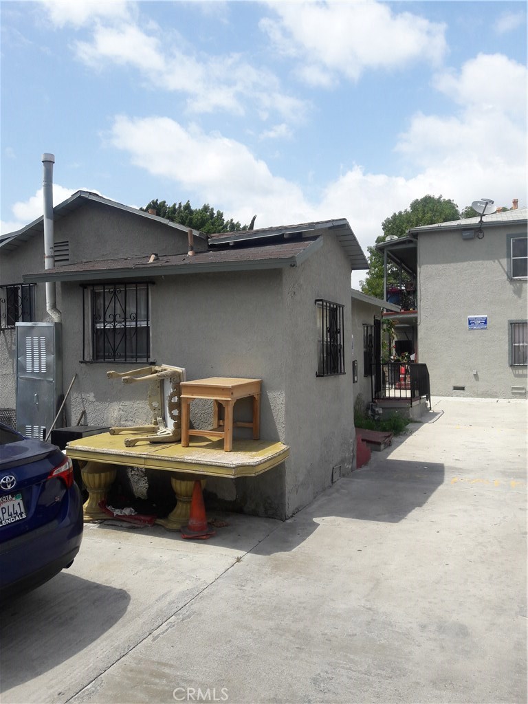 352 E 52nd Street E Property Photo 10