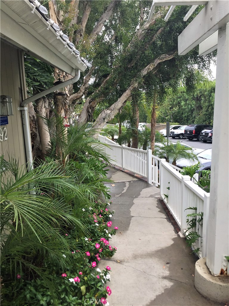 2592 N Santiago Boulevard Property Photo 2