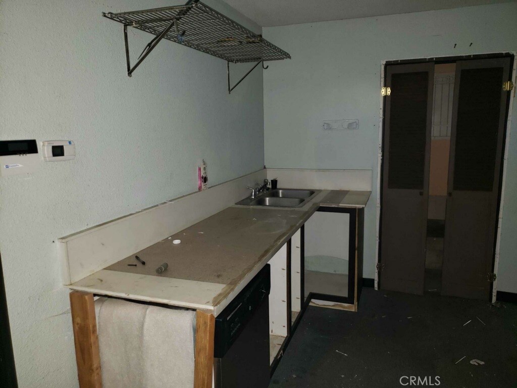 2598 Fortune Way B Property Photo 4