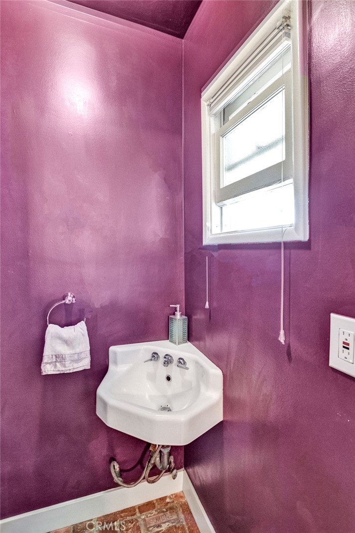 1135 W 10th Street Property Photo 19