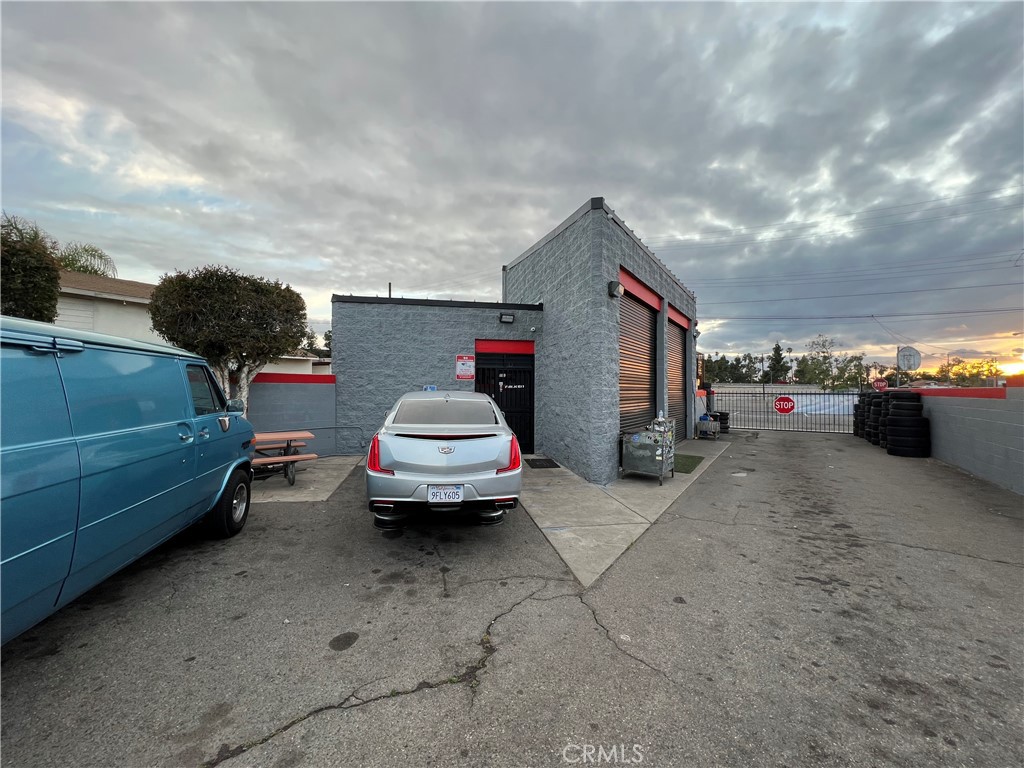 1129 S Lemon Street Property Photo 4