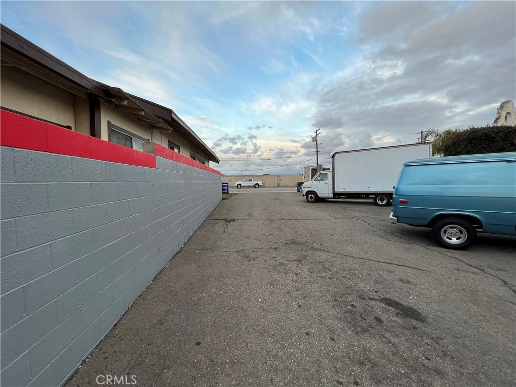 1129 S Lemon Street Property Photo 11
