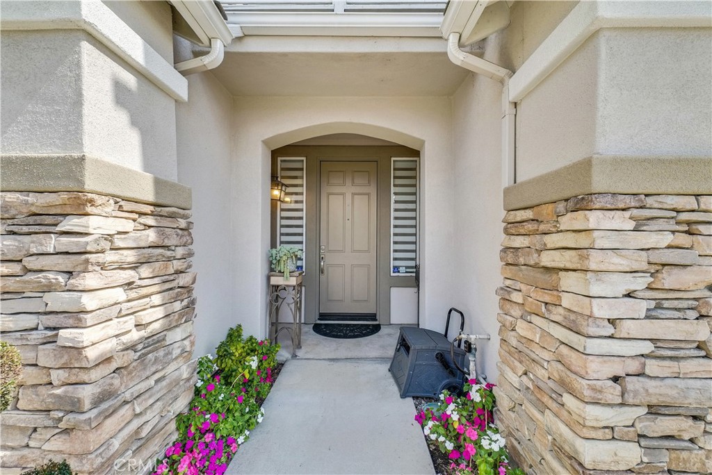 10 Waterside Cove Property Photo 4
