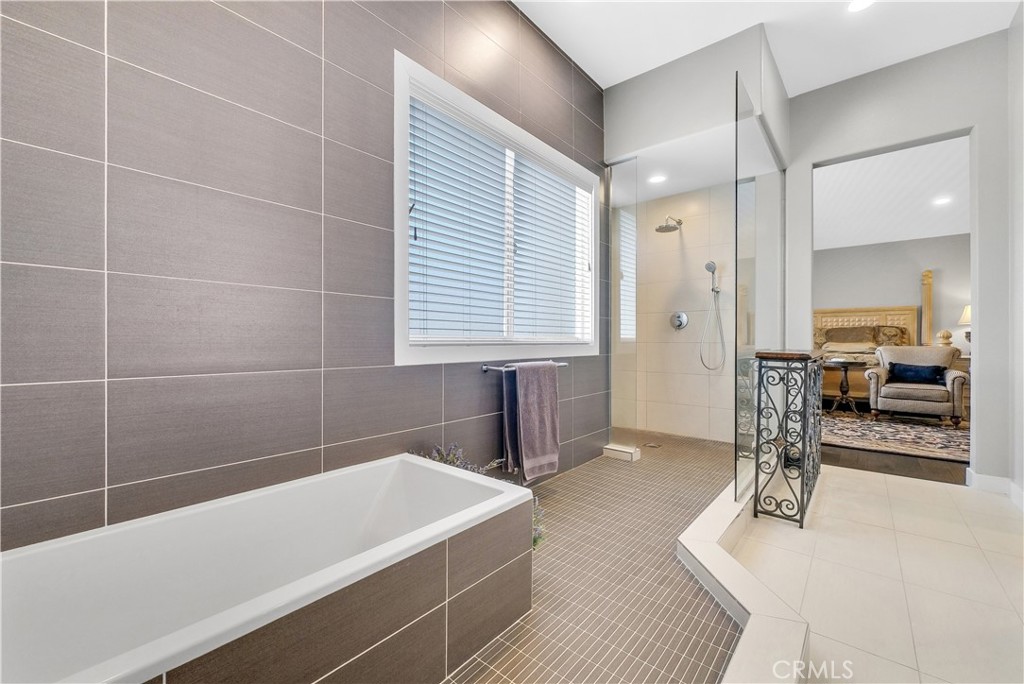 10 Waterside Cove Property Photo 43