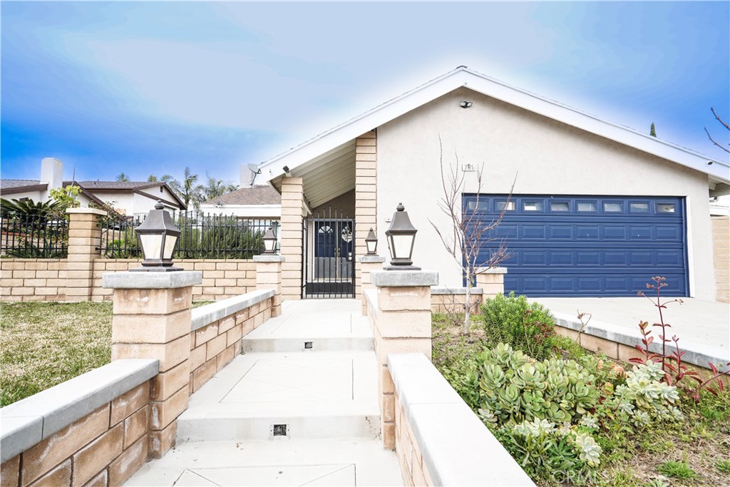 2425 N Fillmore Avenue Property Photo 1