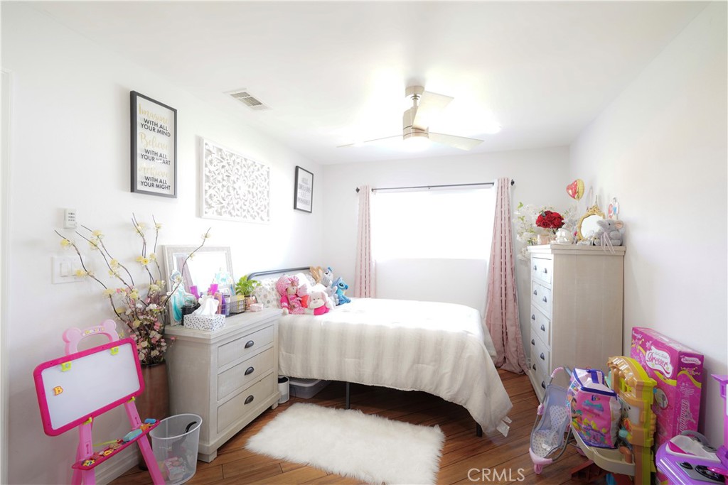 2425 N Fillmore Avenue Property Photo 9