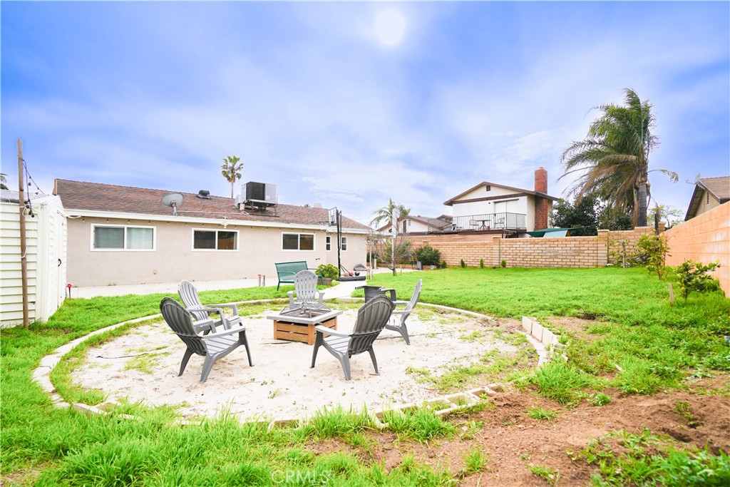2425 N Fillmore Avenue Property Photo 18