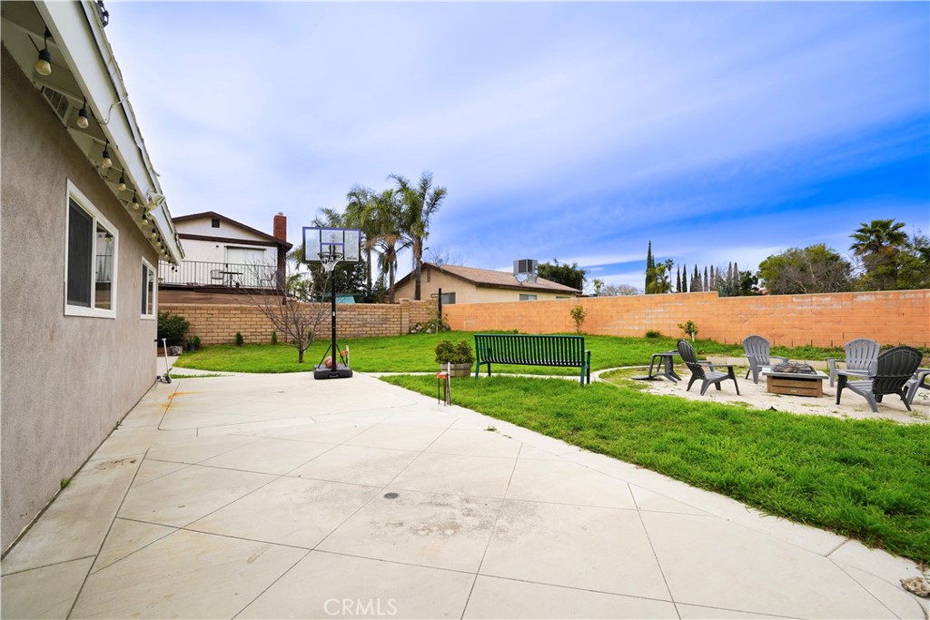 2425 N Fillmore Avenue Property Photo 19