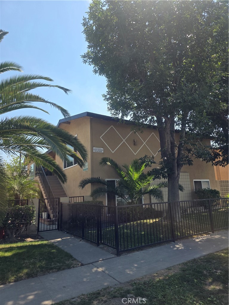 602 E Wilhelmina Street Property Photo 2