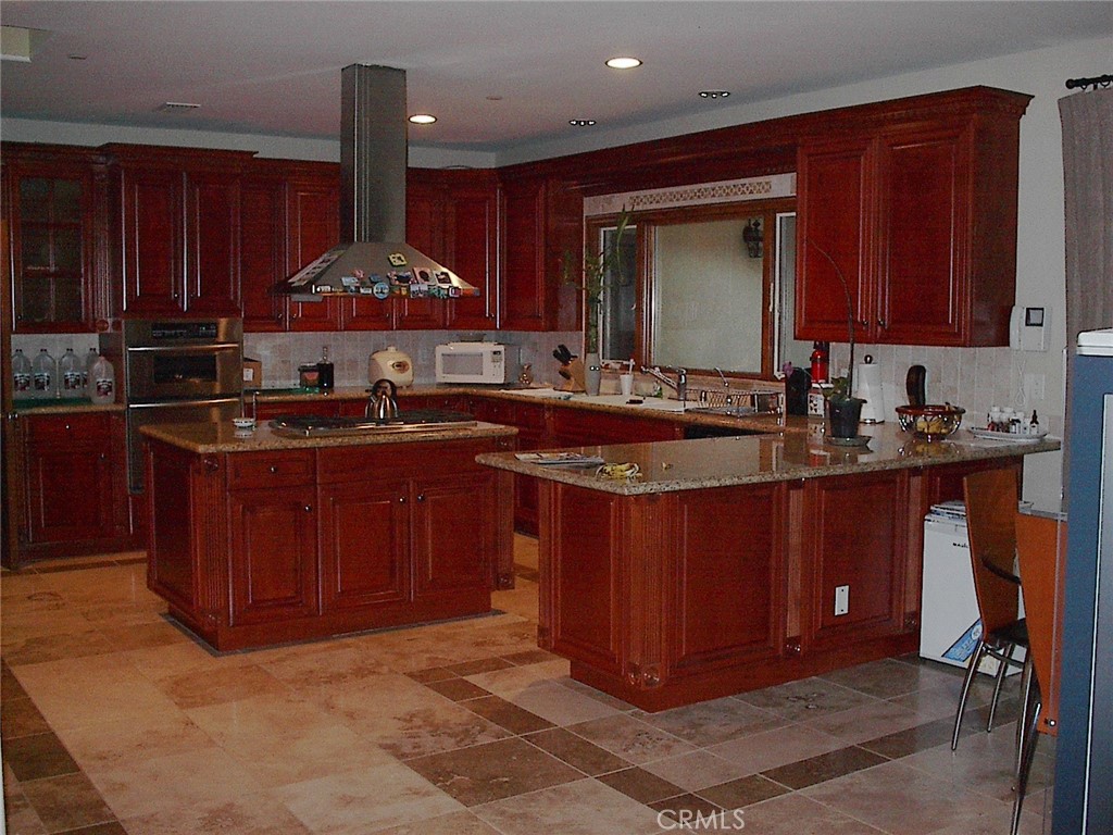 2124 Glen Ivy Drive Property Photo 2