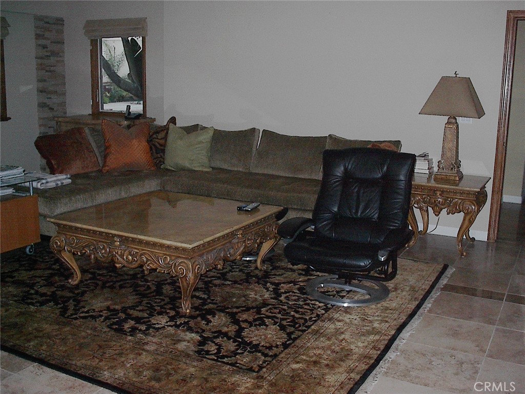 2124 Glen Ivy Drive Property Photo 3