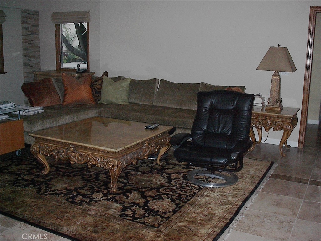 2124 Glen Ivy Drive Property Photo 3