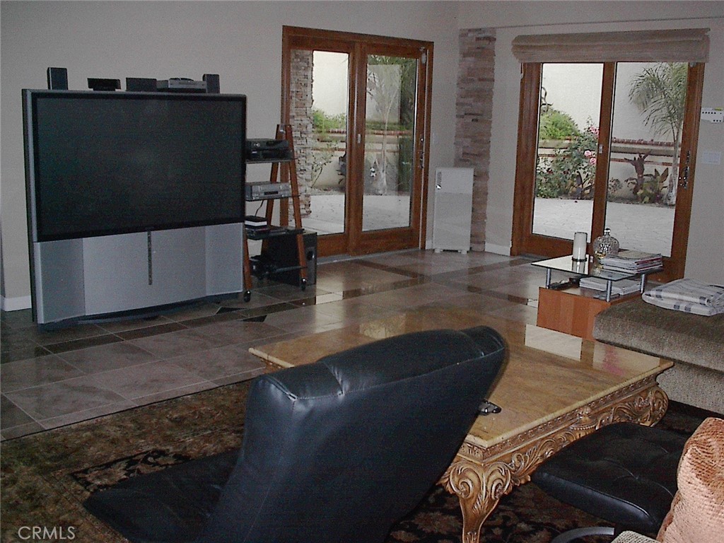 2124 Glen Ivy Drive Property Photo 4