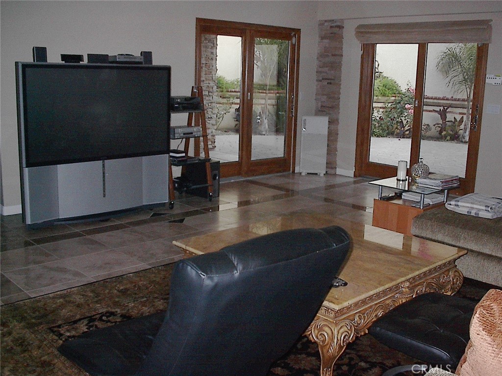 2124 Glen Ivy Drive Property Photo 4